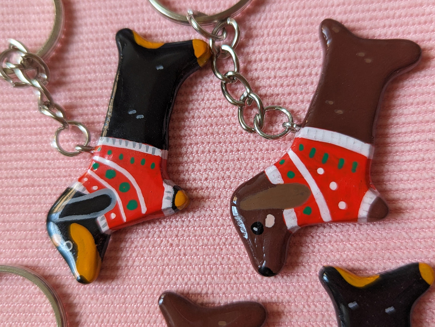 Porte clé teckel pull de Noël