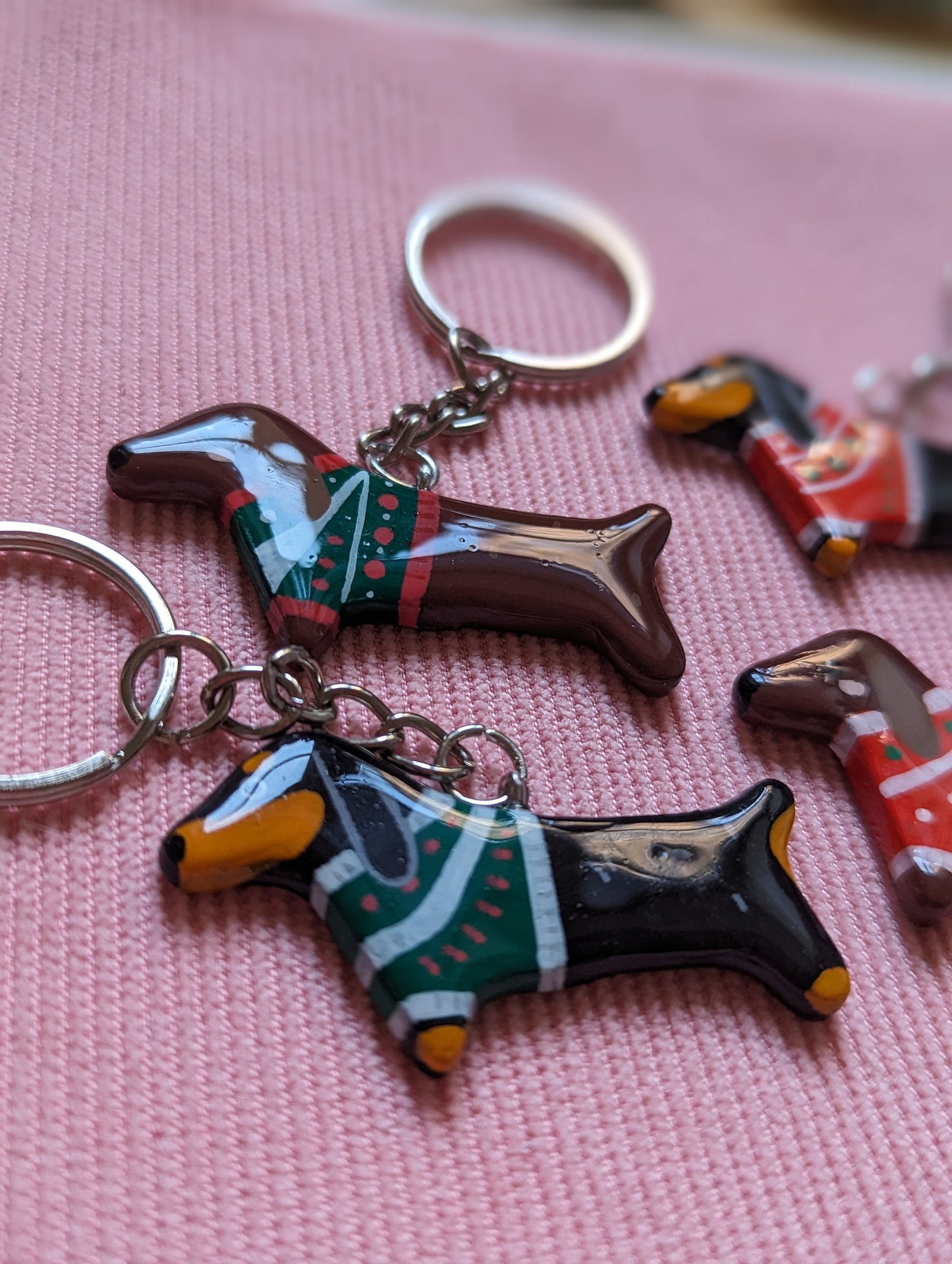 Porte clé teckel pull de Noël