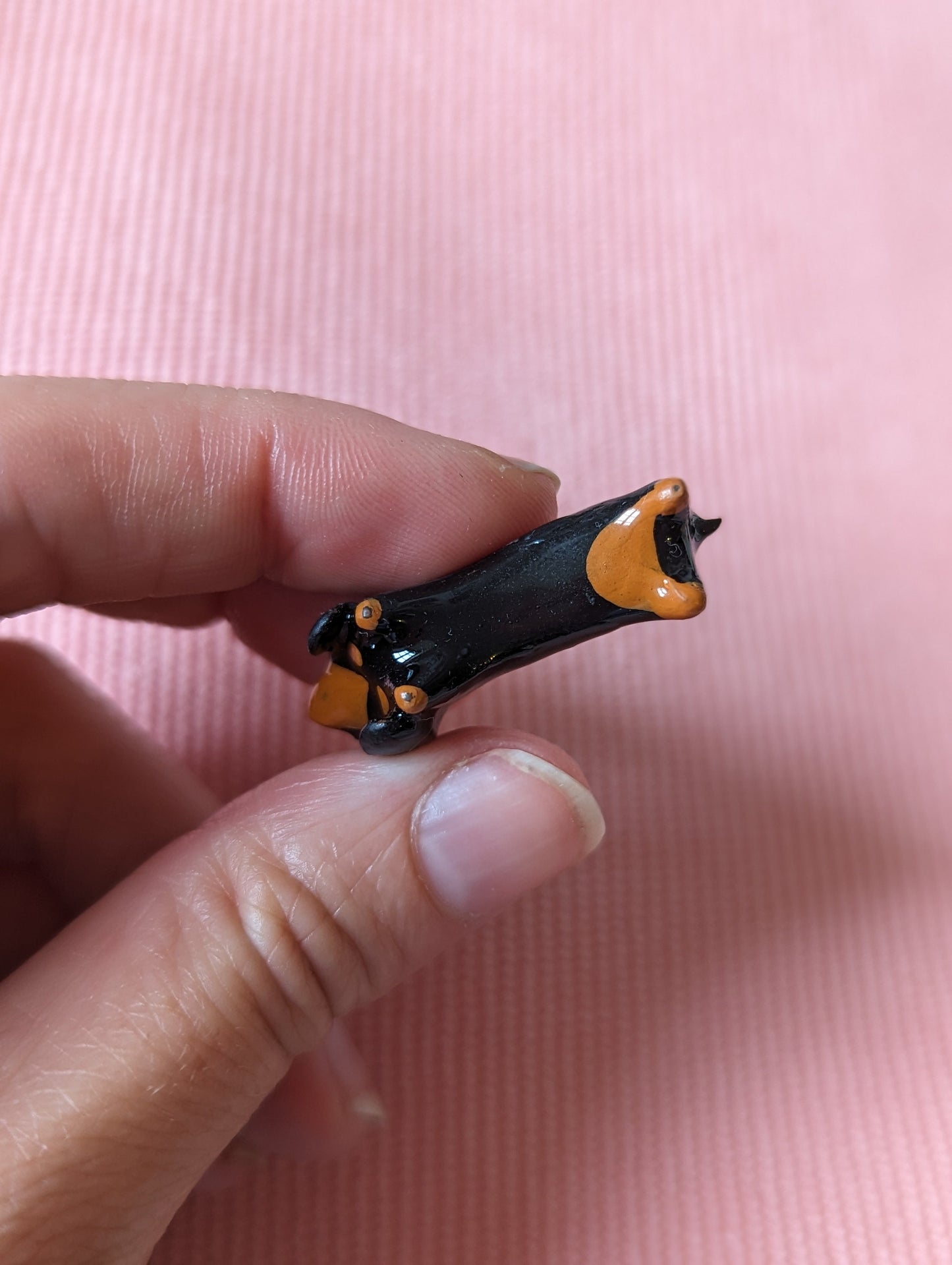 Figurine teckel en pâte fimo