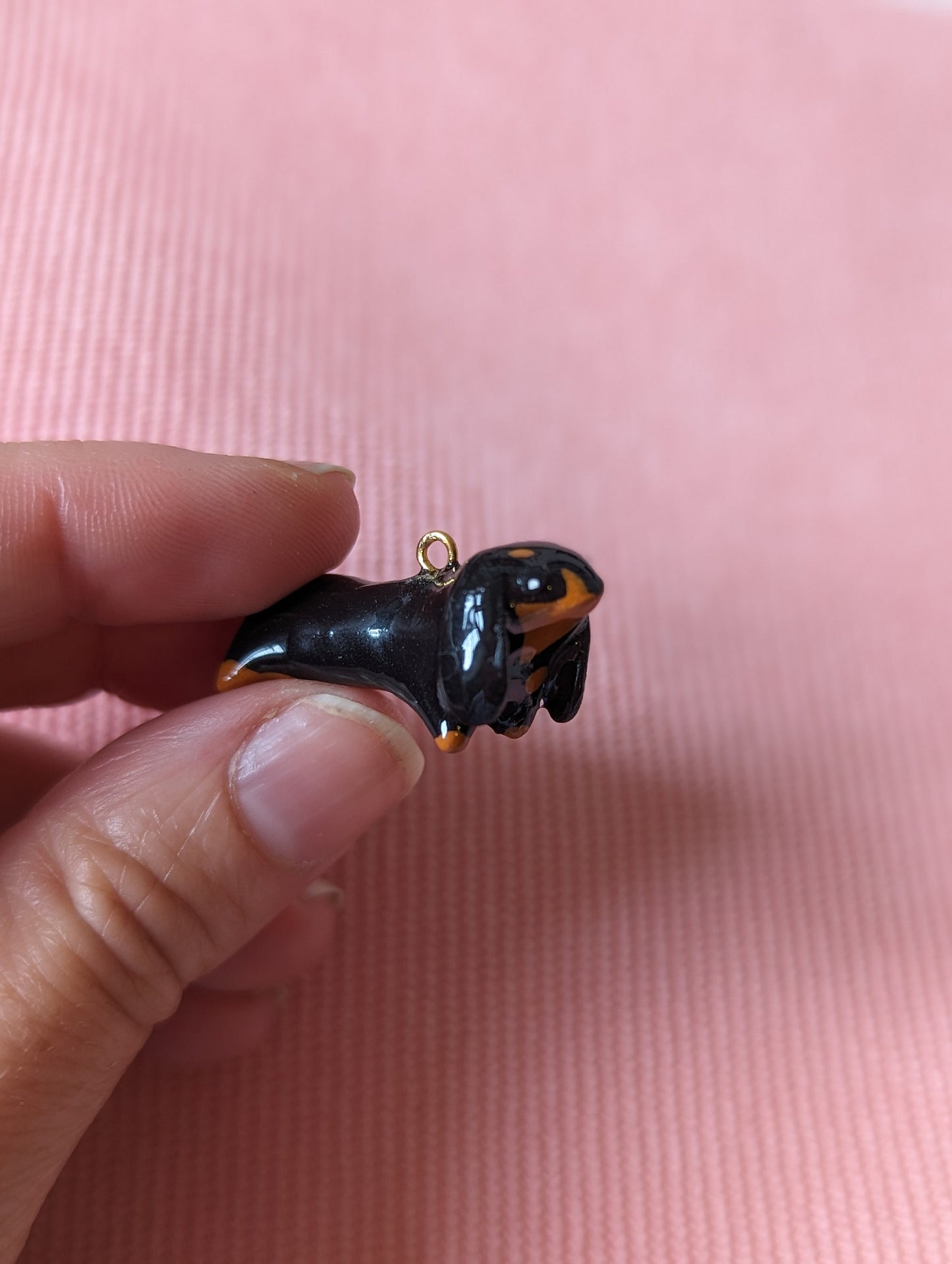 Figurine teckel en pâte fimo