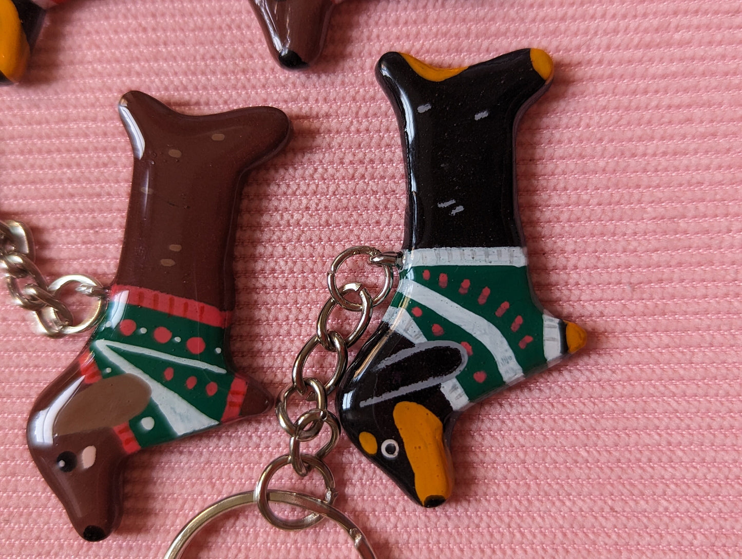 Porte clé teckel pull de Noël