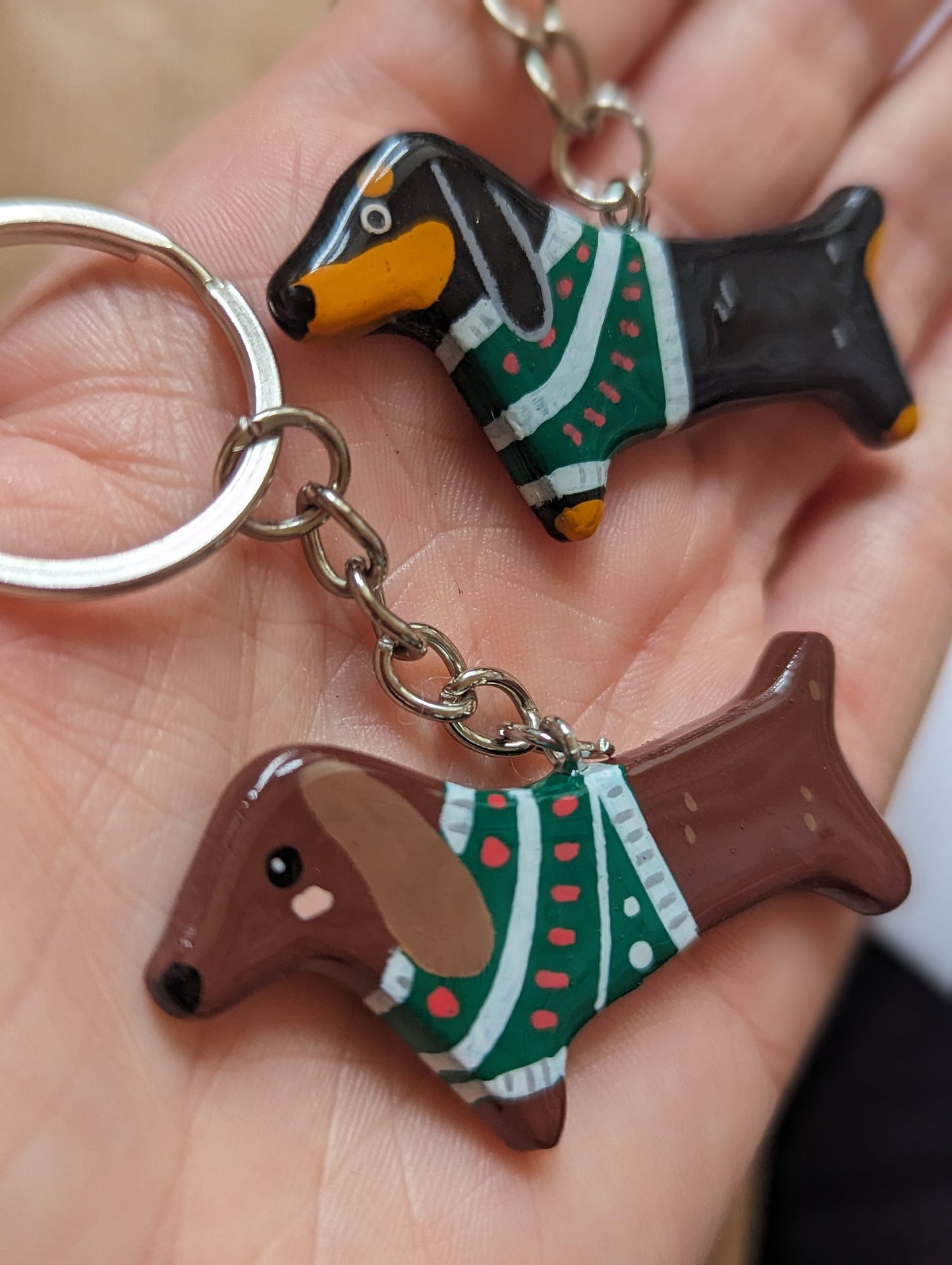Porte clé teckel pull de Noël