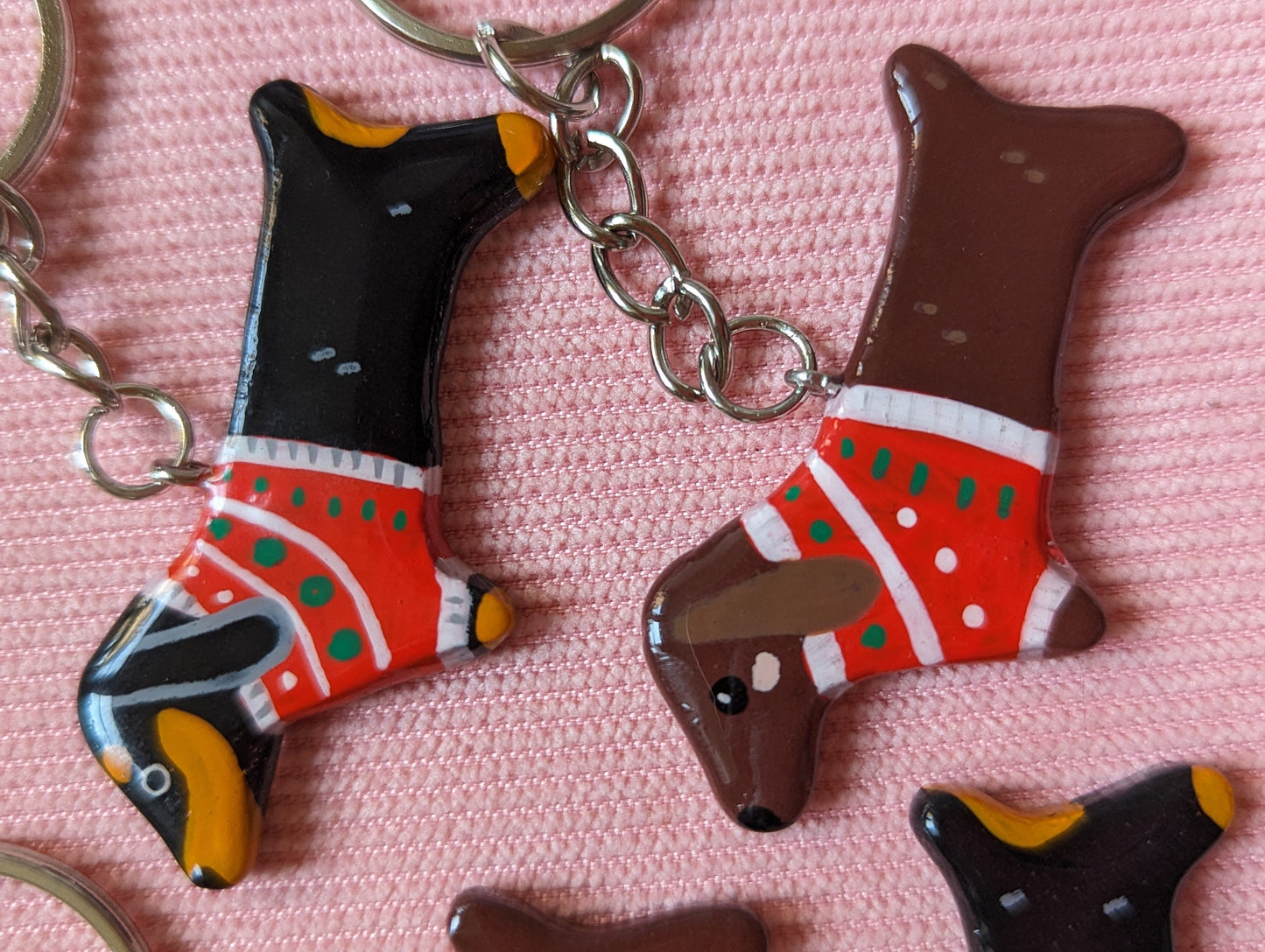 Porte clé teckel pull de Noël