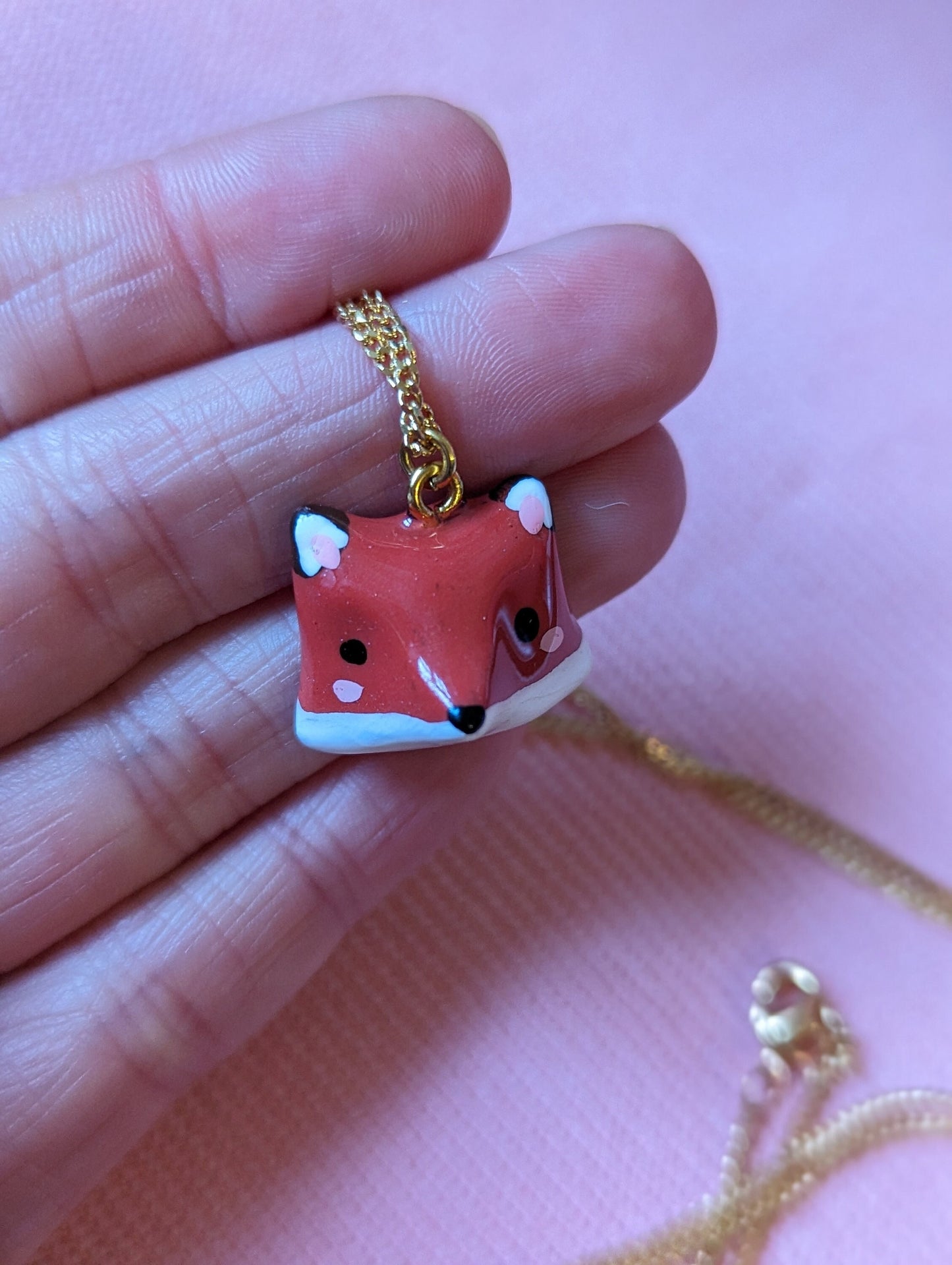 Collier orné d'une tête de renard
