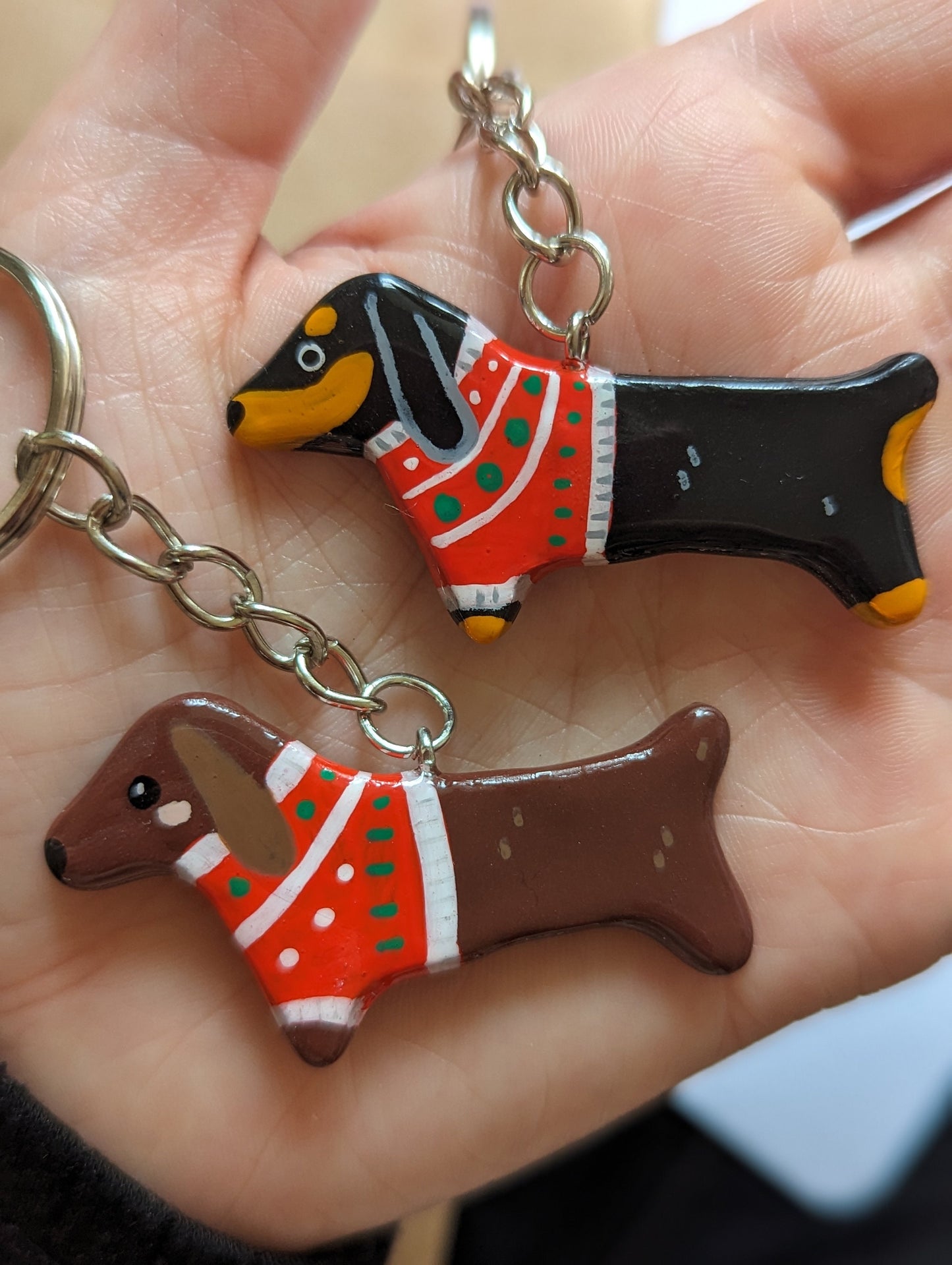 Porte clé teckel pull de Noël
