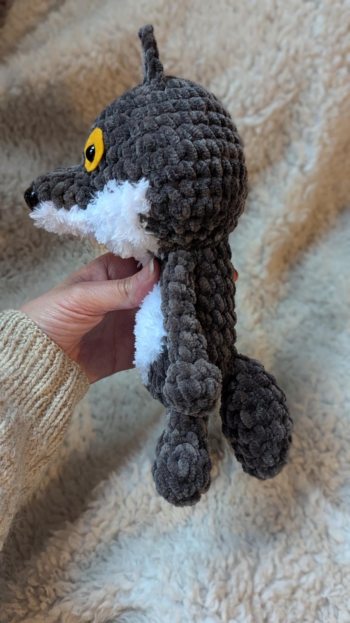Peluche Loup en crochet, fait main en laine toute douce