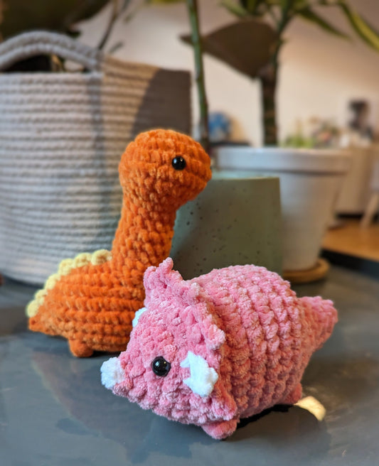 peluche brachiosaure ou triceratops