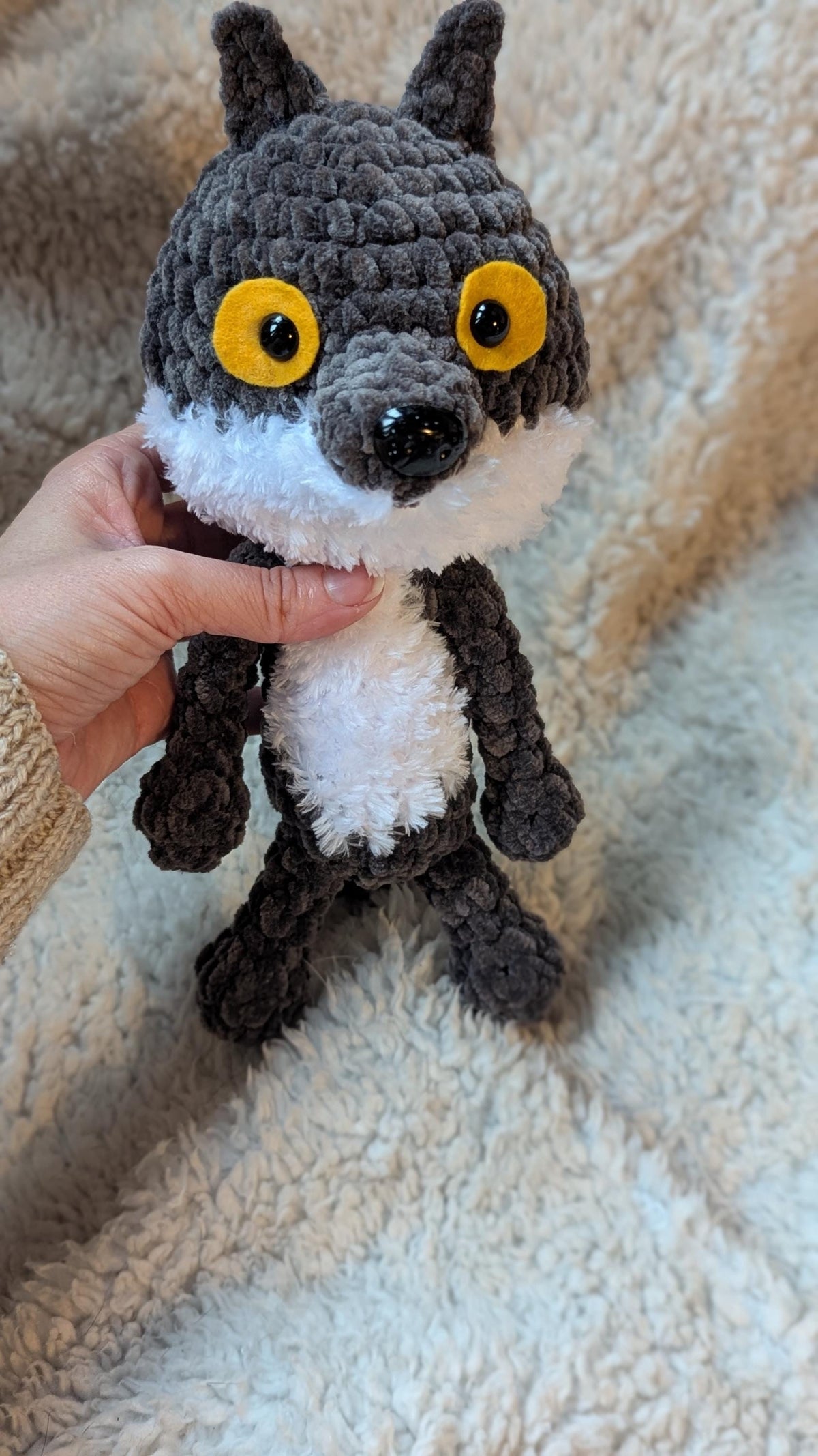 Peluche Loup en crochet, fait main en laine toute douce